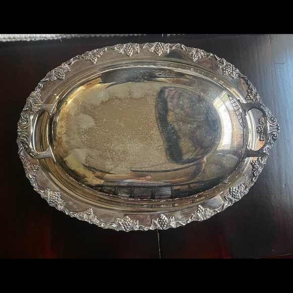 Old English Silver Plated Covered Entree Tray - Picture 2 of 13